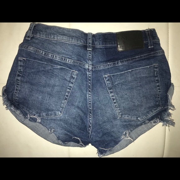 One Teaspoon bandits shorts - Picture 3 of 3